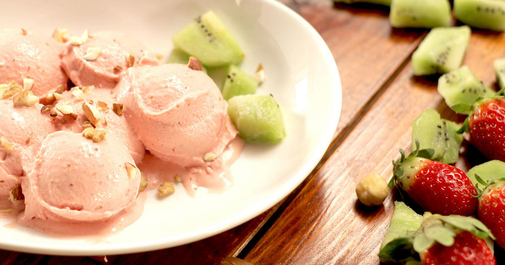 Gelado de iogurte com morangos e kiwis 0 (0)