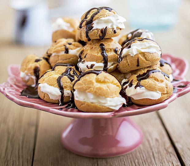 Profiteroles com chantili e chocolate 0 (0)
