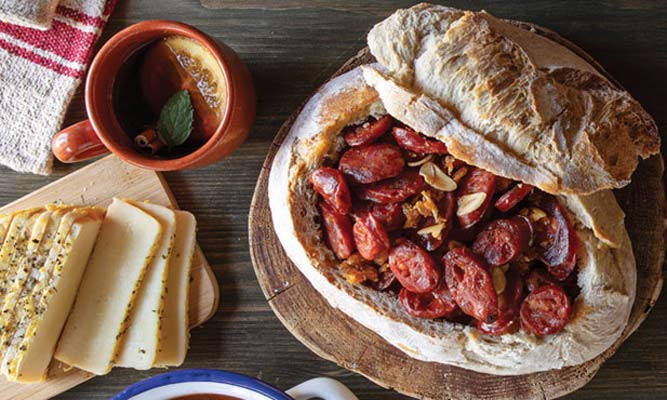 Chouriço de carne assado em pão da Avó 0 (0)
