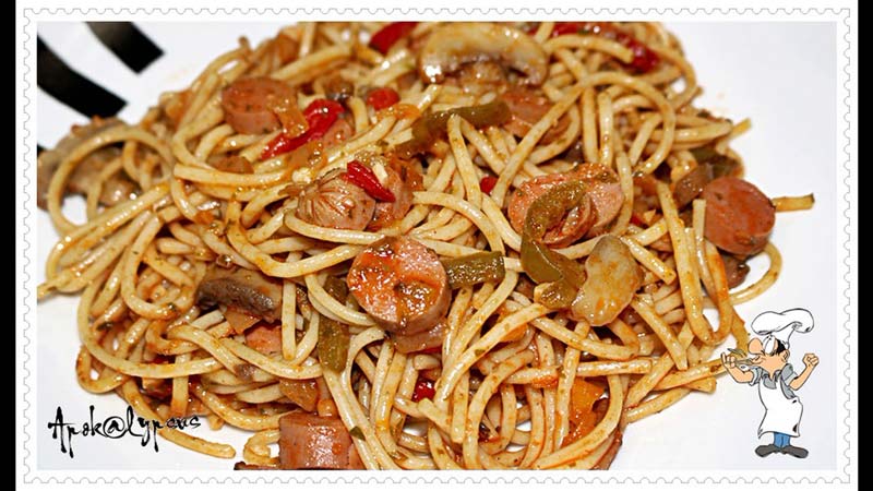 Esparguete com Salsichas, Cogumelos e Pimentos 4.6 (5)