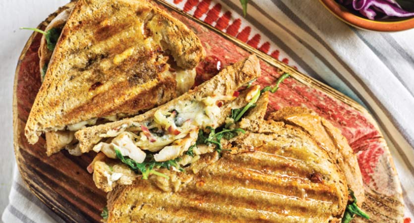 Tostas de peru, rúcula, maçã e queijo azul 5 (3)