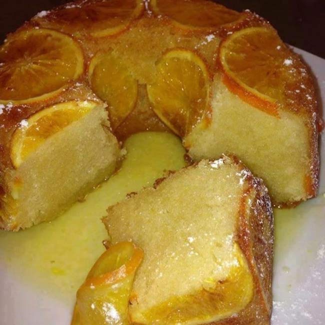 Bolo de Laranja com calda de laranja – Fica muito húmido e com um sabor a laranja incrível 4.6 (23)