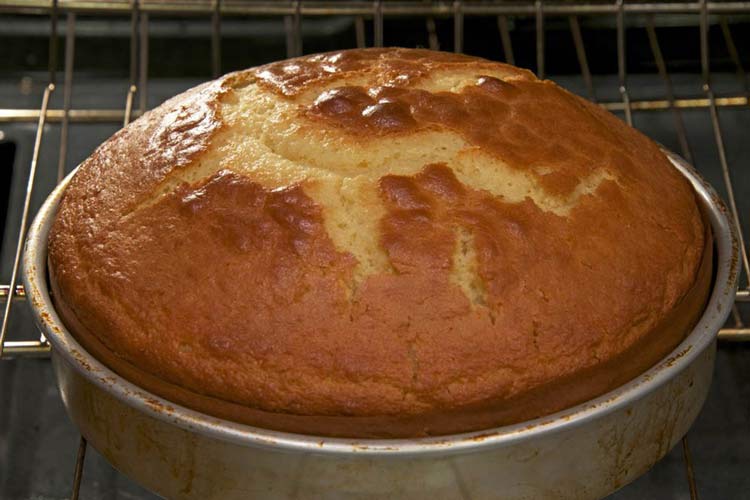 Receita do Bolo de Água – Fofinho e rápido de fazer 4.8 (10)