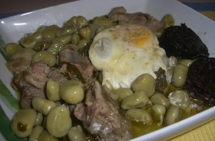 Favas guisadas com entrecosto e ovos escalfados 4.2 (11)