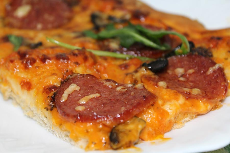 Pizza de salame e azeitonas 4.1 (14)